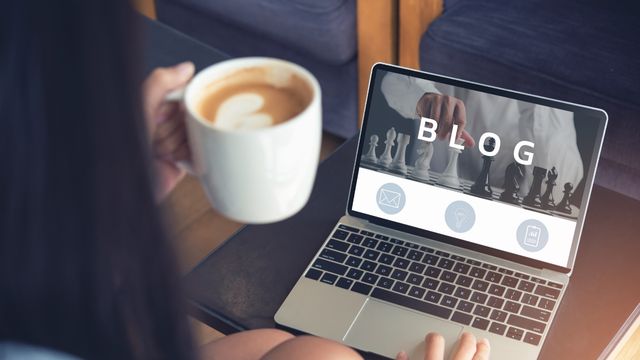 オウンドメディア　制作